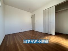 2階洋室8.5帖のお部屋です。