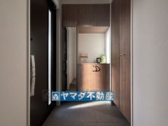 シューズクロークのある玄関