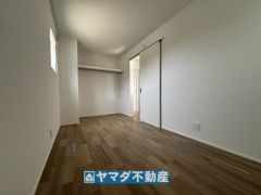 2階洋室5.62帖のお部屋です。
