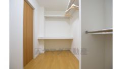 1階洋室のウォークインクローゼット