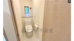 収納棚付き節水型トイレ