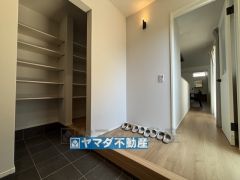内玄関には大容量のシューズクローク