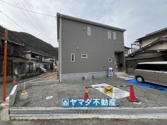 1号棟ケイミュー外壁は汚れが付きにくい効果を併せ持つ特徴があります。