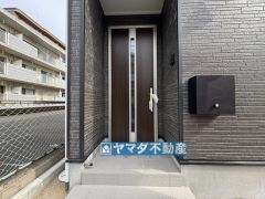 玄関横にはポストが設置されています