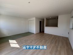 16帖のリビングにはタタミコーナーがあります