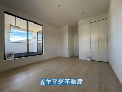 2階洋室のお部屋です。