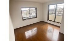 2階洋室7.5帖のお部屋です。