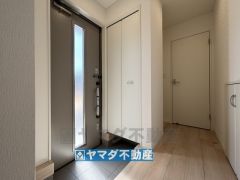シューズボックスとホールには収納クローゼットがあります