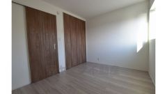 2階洋室のお部屋です