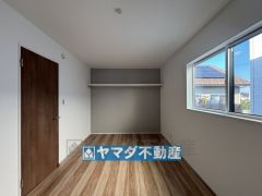 2階洋室のお部屋です。