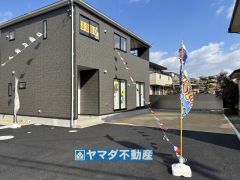2号棟ケイミュー外壁は汚れが付きにくい効果を併せ持つ特徴があります。