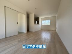 リビングの広さに加えて和室の入り口を開放すればさらに広々とした空間になります