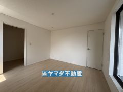 2階洋室8帖のお部屋です。