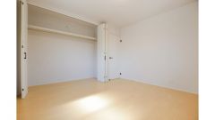 2階洋室のお部屋です。