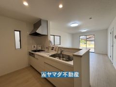 キッチンからご家族との会話ができますね。