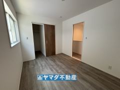 2階洋室6帖のお部屋です。