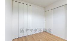 2階洋室4.5帖のお部屋です。