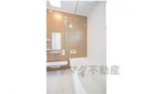 ゆったりとしたバスタブ