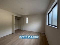 2階洋室9帖のお部屋です。