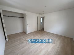 2階洋室9帖のお部屋です。