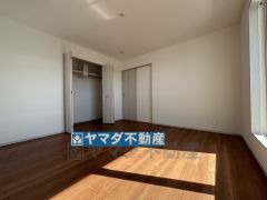 2階洋室のお部屋です。