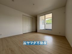 2階洋室8.5帖のお部屋です。