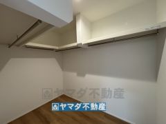 2階洋室6帖のウォークインクローゼット