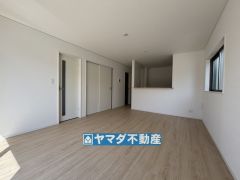リビングの広さに加えて和室の入り口を開放すればさらに広々とした空間になります