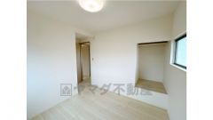 リフォーム済　2階洋室5帖のお部屋です。
