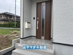 玄関横にはポストが設置されています。