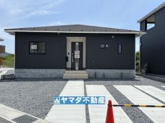 3号棟ケイミュー外壁は汚れが付きにくい効果を併せ持つ特徴があります。