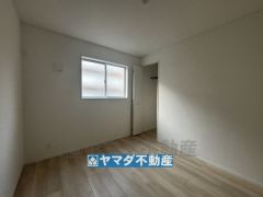 2階洋室5.2帖のお部屋です。