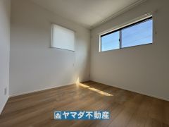 2階洋室4.5帖のお部屋です。
