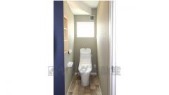 トイレに収納棚があります