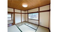 2階和室6帖のお部屋です。