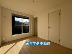 2階洋室6帖のお部屋です。