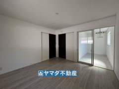 2階洋室8帖にはサンルームがあります