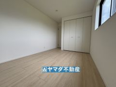 2階洋室6.5帖のお部屋です。