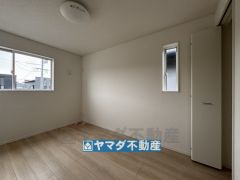 2階洋室6帖のお部屋です。