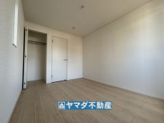 2階洋室6帖のお部屋です。
