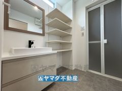 収納たっぷりおしゃれな洗面台